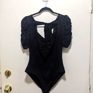 Black puff sleeved lace bodysuit